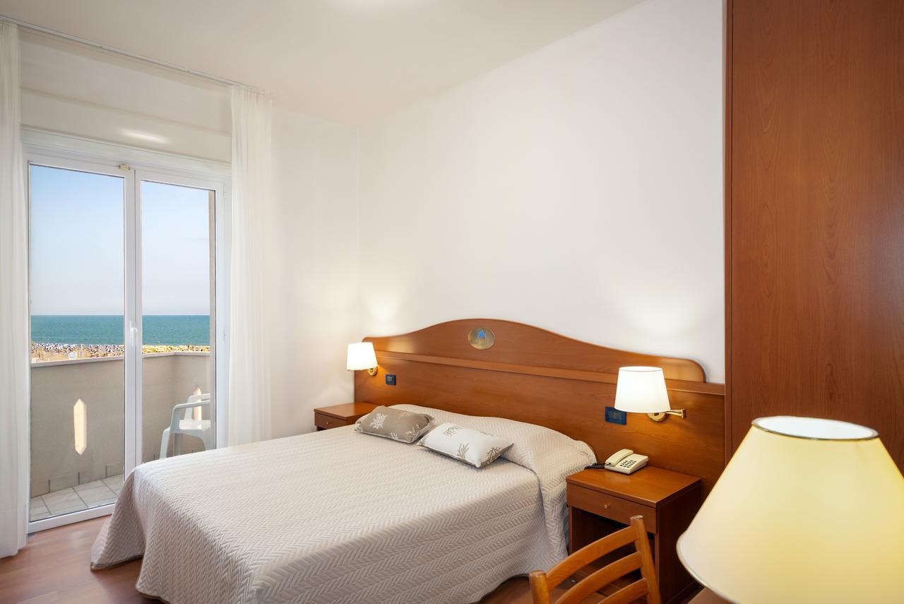 Hotel Delfino Caorle Exterior photo