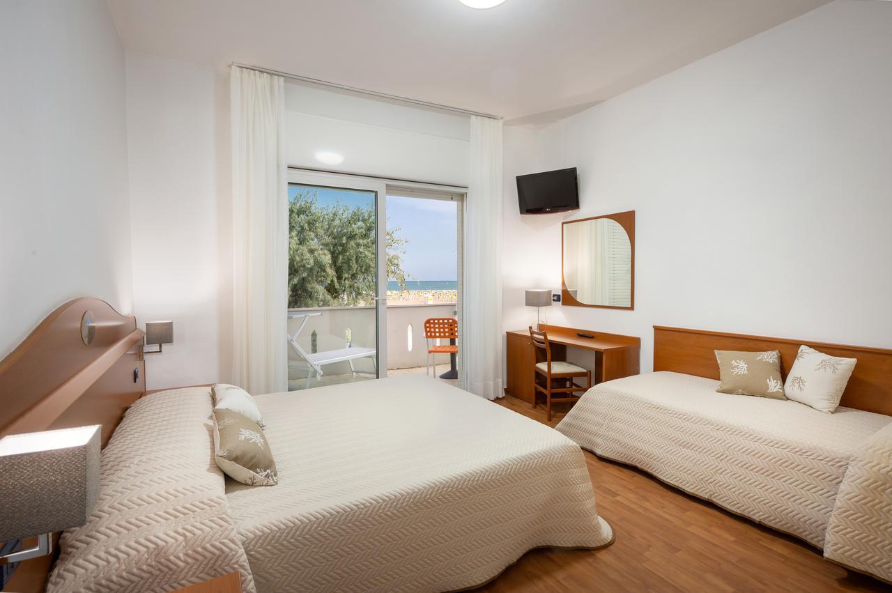 Hotel Delfino Caorle Exterior photo
