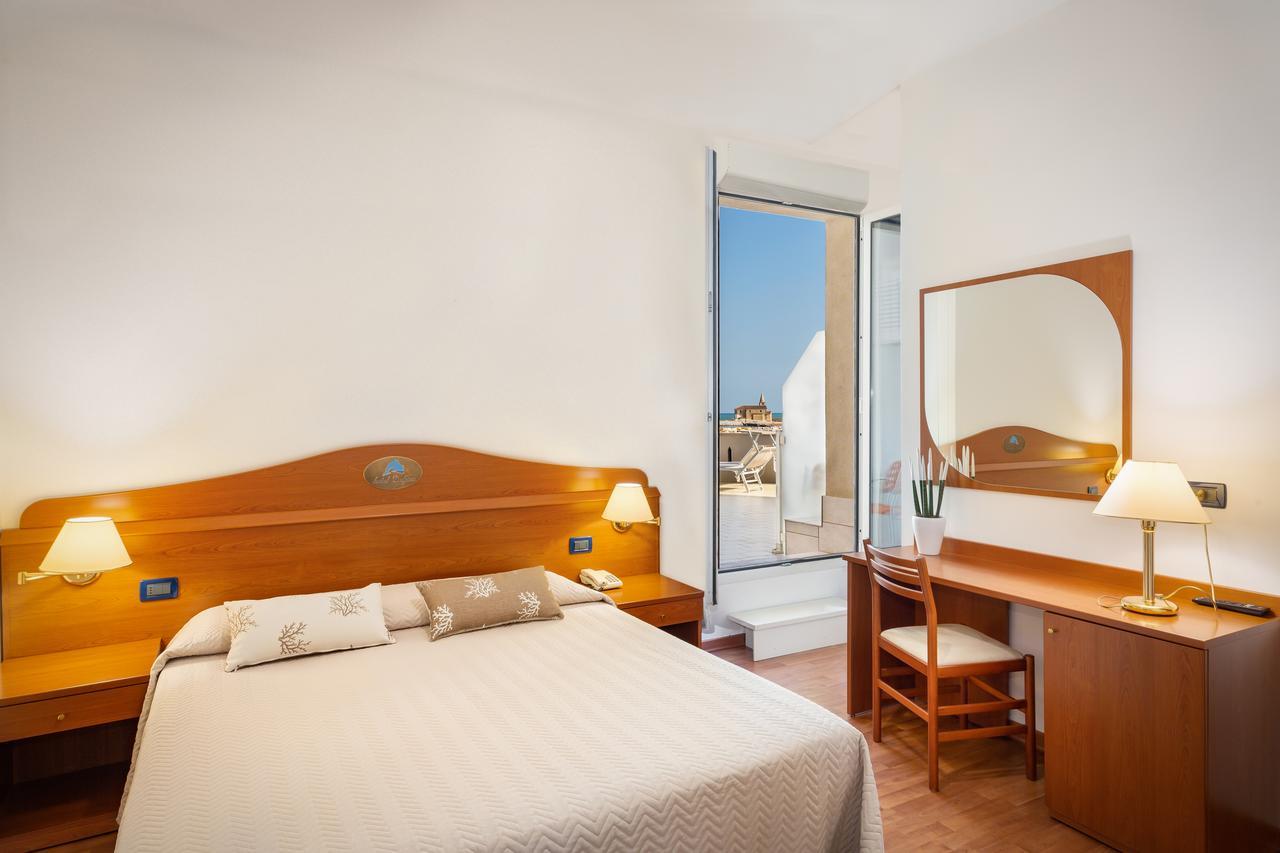 Hotel Delfino Caorle Exterior photo